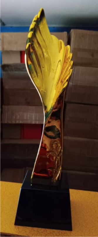 Gold-plated recognition plaque with logo and black platform